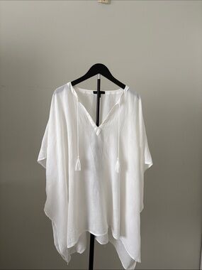 Gauzy Banana Republic Top Size  Tag says M/L